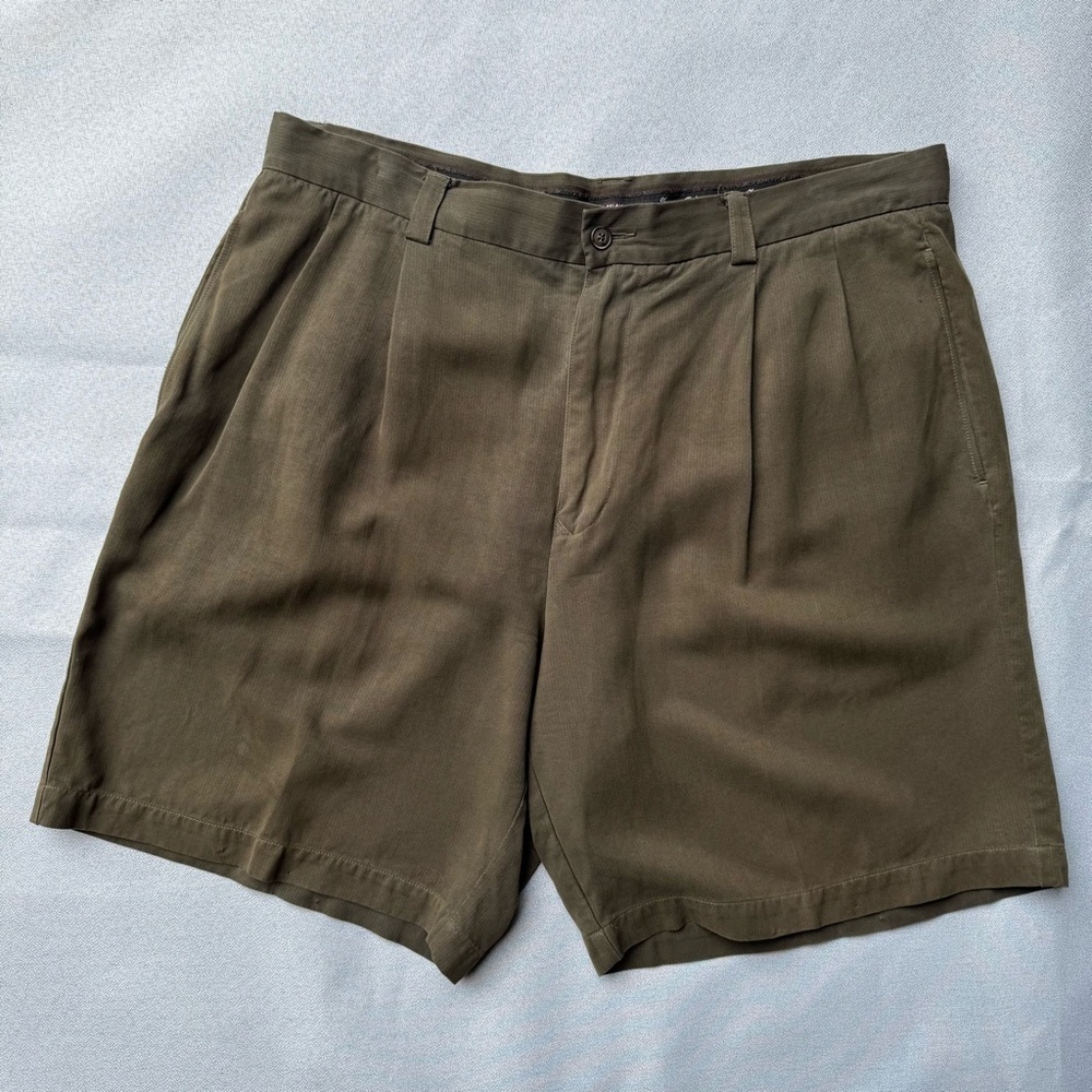 Tommy Bahama Men's Chino Shorts 100% Silk Olive Green Pleated Front Pocket 36